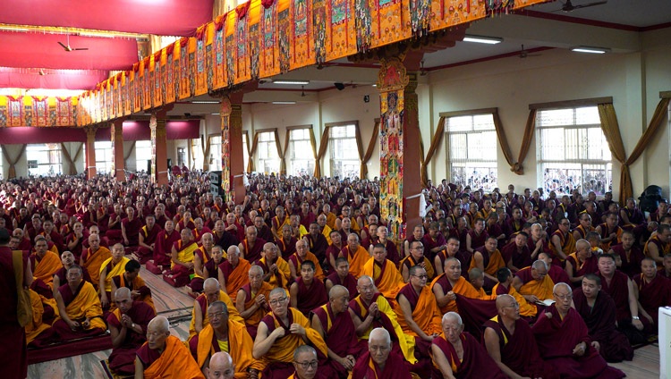 Una vista de algunas de las más de 15.000 personas que vieron a Su Santidad el Dalái Lama durante la Ofrenda de Larga Vida en Mundgod, Karnataka, India, el 22 de diciembre de 2019. Foto de Lobsang Tsering