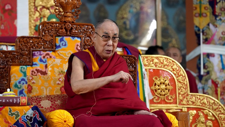 Su Santidad el Dalái Lama hablando durante la sesión de debate en el Salón de Asambleas Ganden Changtse en Mundgod, Karnataka, India, el 23 de diciembre de 2019. Foto de Lobsang Tsering