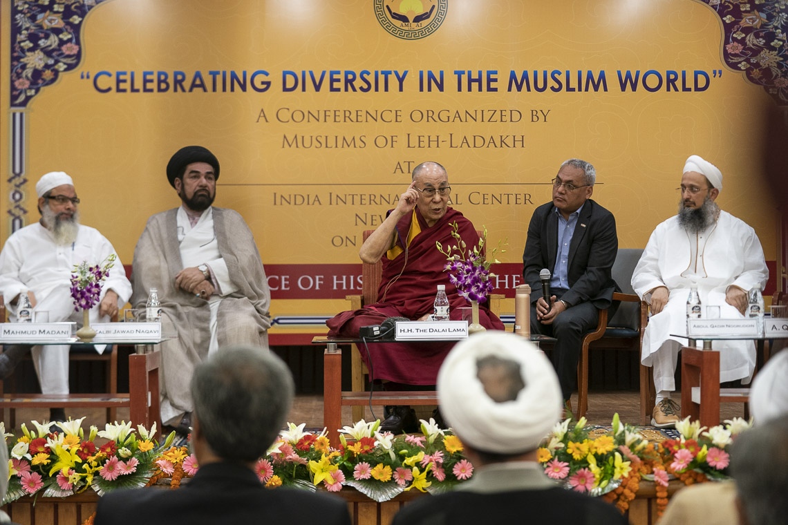 Su Santidad el Dalái Lama hablando en la conferencia sobre «Celebrar la diversidad en el mundo musulmán» en el Centro Internacional de la India en Nueva Delhi, India, el 15 de junio de 2019. Foto de Tenzin Choejor