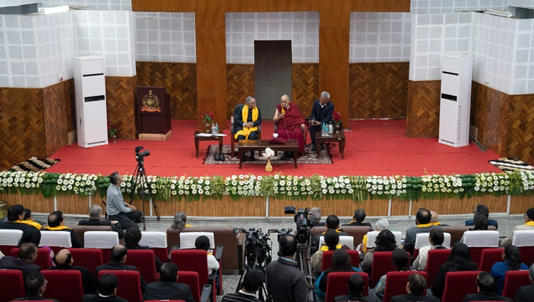 Su Santidad el Dalái Lama hablando sobre el amor y la compasión como una forma de vida en la Academia Judicial de Bihar en Patna, Bihar, India, el 18 de enero de 2020. Foto de Lobsang Tsering