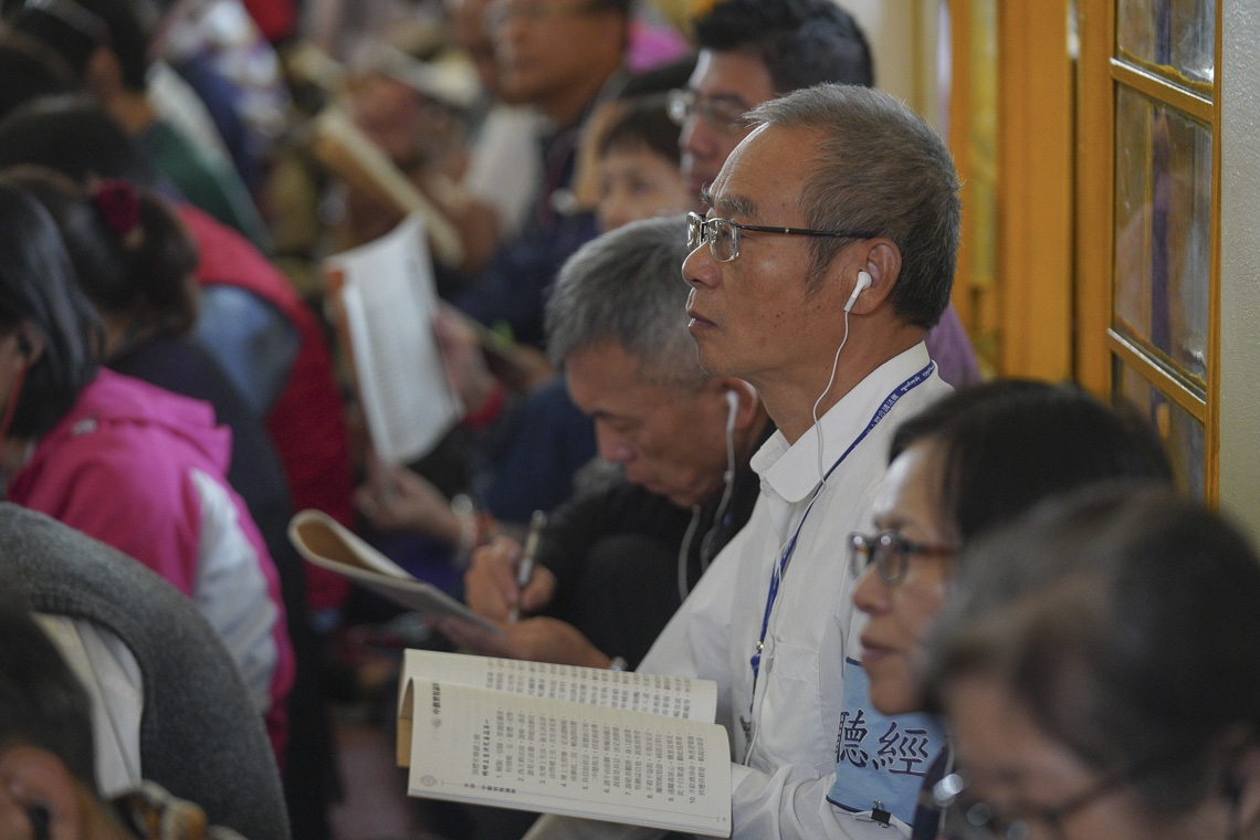 Su Santidad el Dalái Lama dirigiéndose a la reunión en el segundo día de enseñanzas solicitado por un grupo de Taiwán en el Templo Principal Tibetano en Dharamsala, HP, India el 4 de octubre de 2019. Foto de Ven Tenzin Jamphel