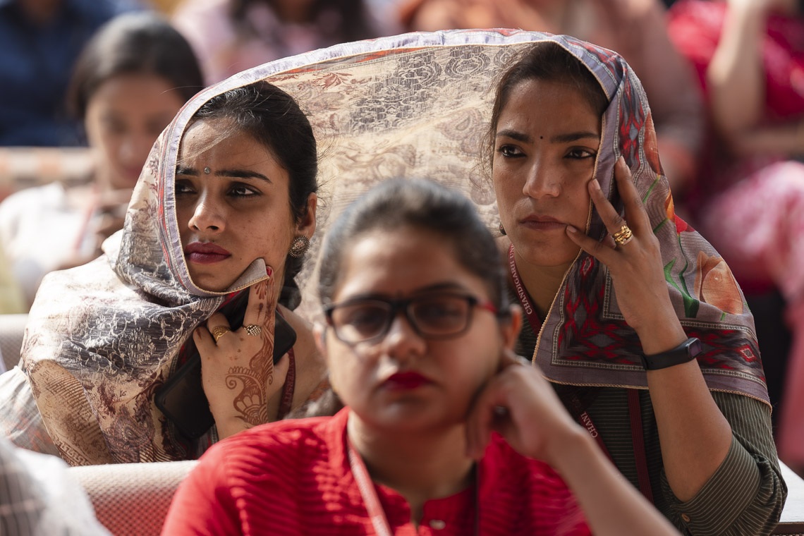  Miembros de la audiencia escuchando a Su Santidad el Dalái Lama en la Universidad de Chandigarh en Chandigarh, India, el 15 de octubre de 2019. Foto de Tenzin Choejor