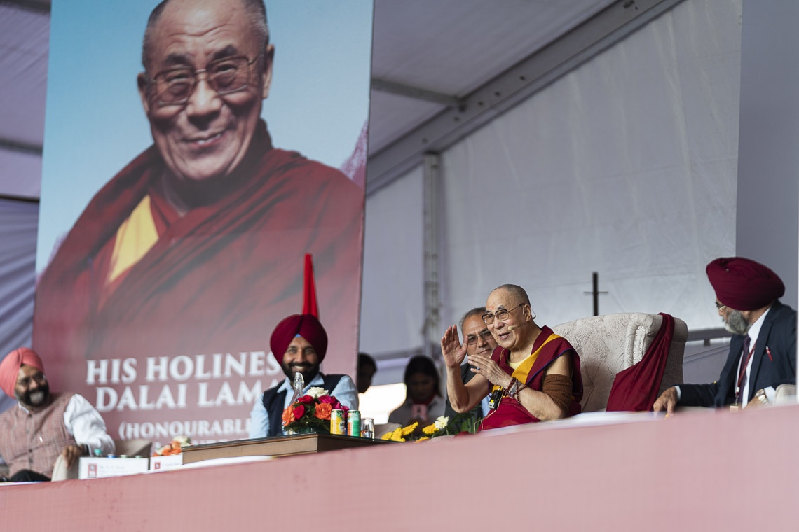 Su Santidad el Dala Lama durante su charla en la Universidad de Chandigarh en Chandigarh, India, el 15 de octubre de 2019. Foto de Tenzin Choejor