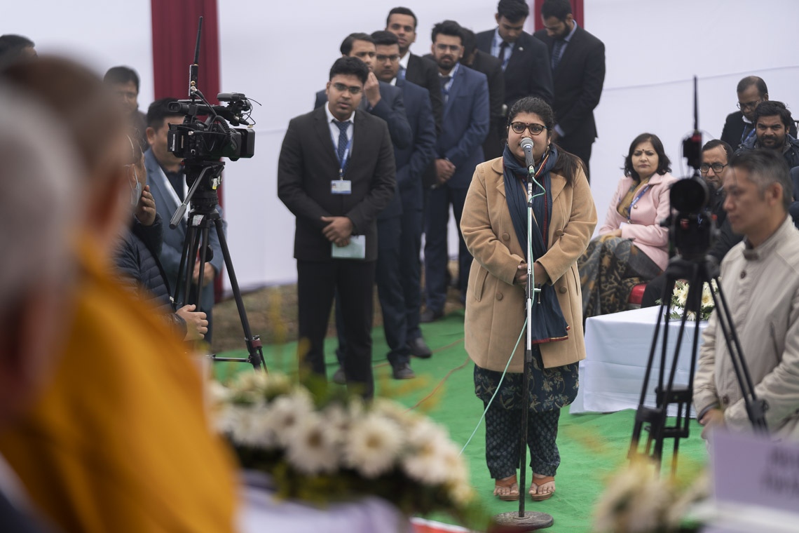 Los miembros de la audiencia hicieron fila para hacerle preguntas a Su Santidad el Dalái Lama durante su charla en el Instituto Indio de Administración en Bodhgaya, Bihar, India, el 14 de enero de 2020. Foto de Lobsang Tsering
