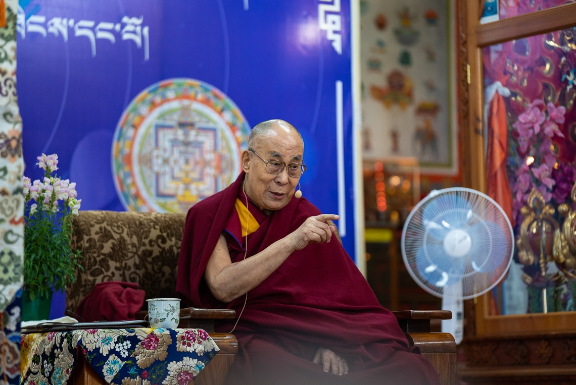 Su Santidad el Dalái Lama dirigiéndose a la sesión de apertura de la Primera Conferencia sobre Kalachakra en el Templo Kalachakra en Dharamsala, HP, India el 5 de mayo de 2019. Foto de Tenzin Choejor