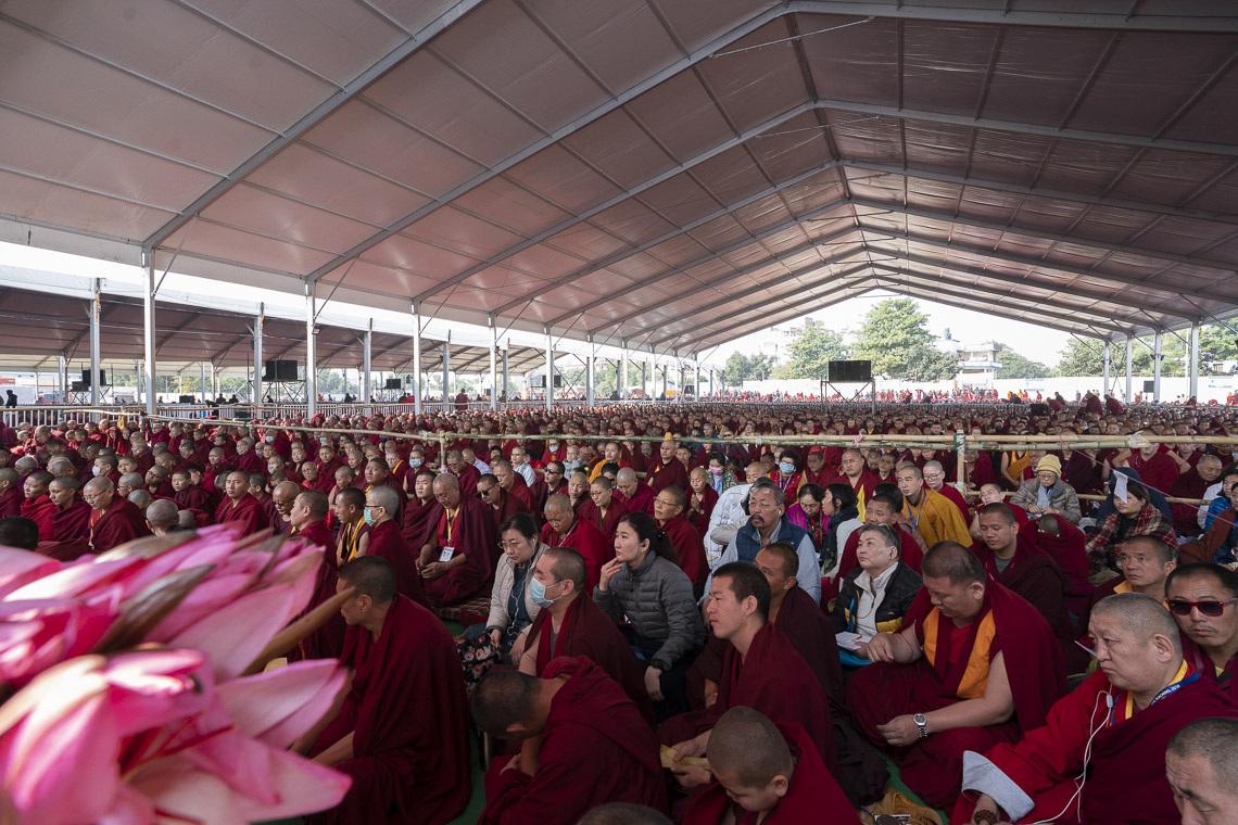Una vista de las casi 15.000 personas que asistieron a las enseñanzas de Su Santidad el Dalái Lama en el Kalachakra Ground en Bodhgaya, Bihar, India, el 24 de diciembre de 2018. Foto de Lobsang Tsering