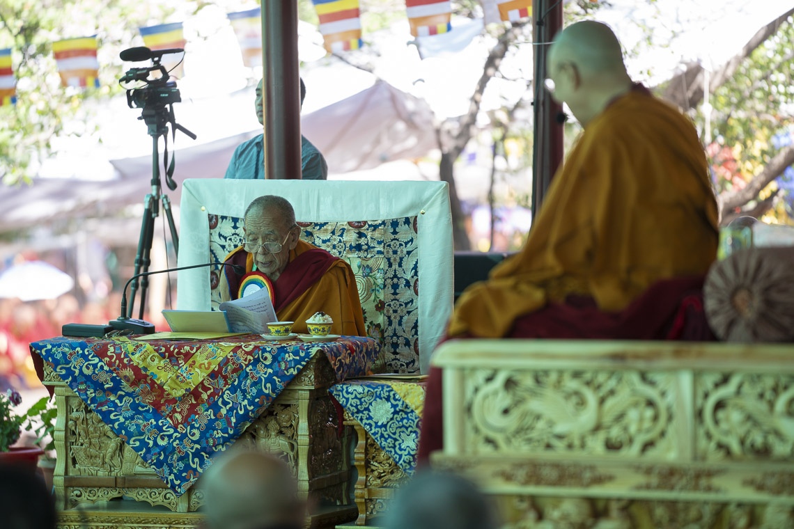 Ganden Trisur, Rizong Rinpoche, hablando en la Inauguración del Gran Debate de Verano en el Monasterio Samstanling en Sumur, Ladakh, J&K, India el 15 de julio de 2018. Foto de Tenzin Choejor