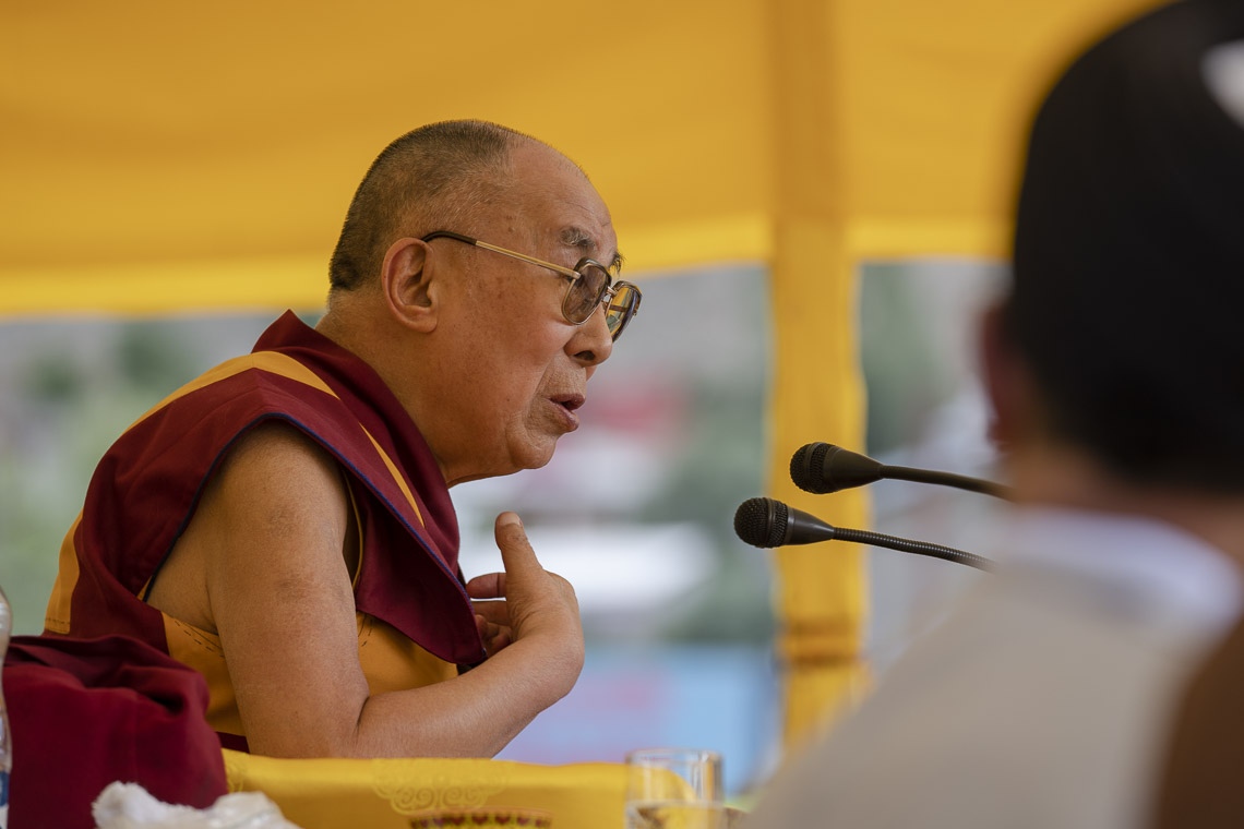 Su Santidad el Dalái Lama dirigiéndose a la multitud en el Parque Hussaini en Kargil, Ladakh, J&K, India, el 25 de julio de 2018. Foto de Tenzin Choejor