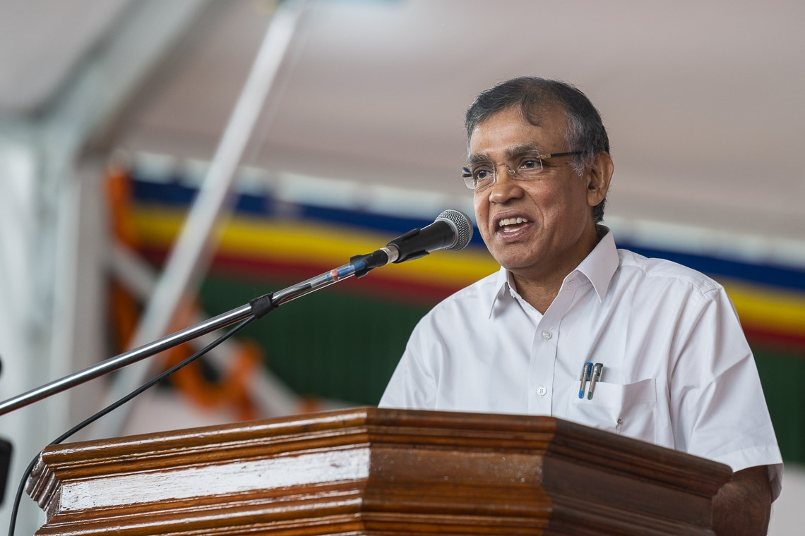 El Rector de la Universidad de Bangalore, Prof. KR Venugopal hablando en el Instituto Dalái Lama de Educación Superior en Sheshagrihalli, Karnataka, India el 13 de agosto de 2018. Foto de Tenzin Choejor