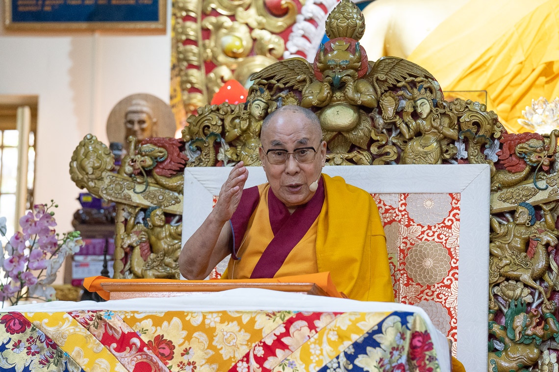 Su Santidad el Dalái Lama hablando en el primer día de su enseñanza para jóvenes estudiantes tibetanos en el Templo Principal Tibetano en Dharamsala, HP, India el 6 de junio de 2018. Foto de Tenzin Phuntsok