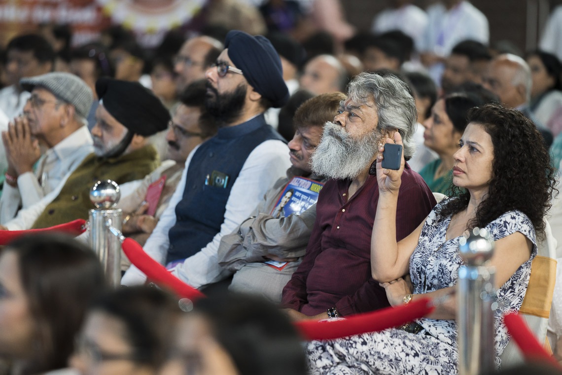 Asistentes escuchando a Su Santidad el Dalái Lama en el diálogo interreligioso en Mumbai, India, el 13 de agosto de 2017. Foto de Tenzin Choejor/OHHDL