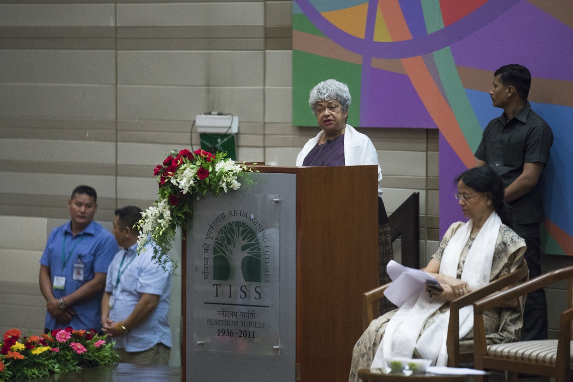 La Dra. Monica Sharma hablando en la presentación del curso de Ética Secular para la Educación Superior en el Instituto Tata de Ciencias Sociales en Mumbai, India, el 14 de agosto de 2017. Foto de Tenzin Choejor/OHHDL 
