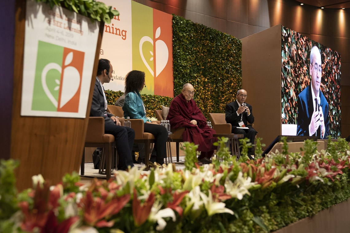 Geshé Lobsang Tenzin Negi inaugurando el segundo día del lanzamiento global de SEE Learning en Nueva Delhi, India, el 6 de abril de 2019. Foto de Tenzin Choejor