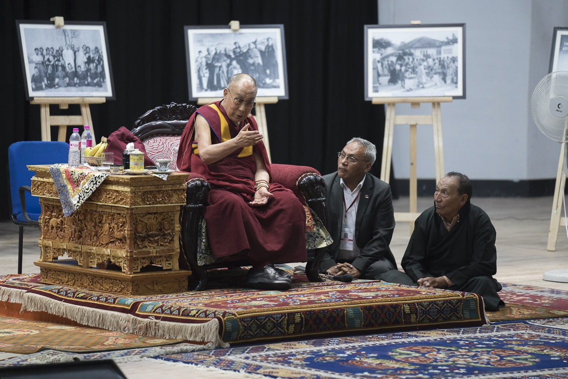 Su Santidad el Dalái Lama dirigiéndose a los asistentes en el Instituto Central de Estudios Budistas en Leh, Ladakh, J&K, India el 27 de julio de 2017. Foto de Tenzin Choejor/OHHDL 