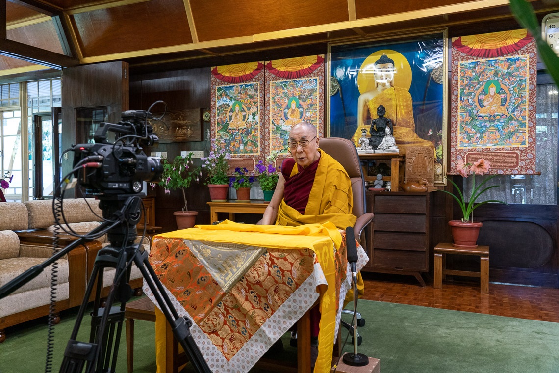 Su Santidad el Dalái Lama hablando a los espectadores de todo el mundo en directo desde su residencia en Dharamsala, HP, India, el 16 de mayo de 2020. Foto de Ven Tenzin Jamphel