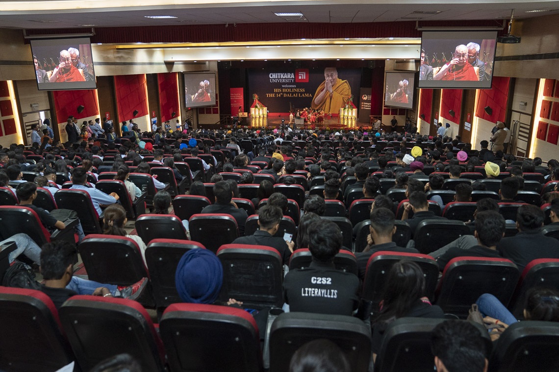 Una vista del auditorio durante la charla de Su Santidad el Dalái Lama sobre «La necesidad de una ética universal en la educación» en la inauguración de la 11ª Semana Mundial de la Universidad de Chitkara en Chandigarh, India, el 14 de octubre de 2019. Foto de Tenzin Choejor