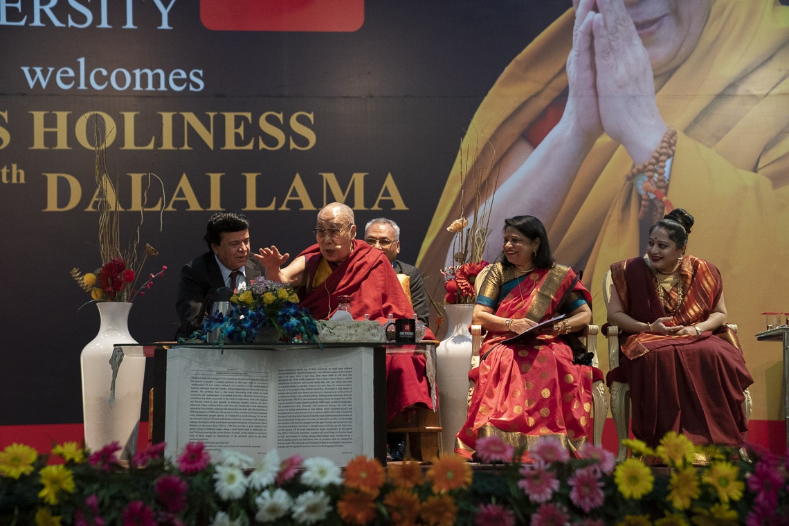 Su Santidad el Dalái Lama habla en la inauguración de la 11ª Semana Mundial de la Universidad de Chitkara en Chandigarh, India, el 14 de octubre de 2019. Foto de Tenzin Choejor