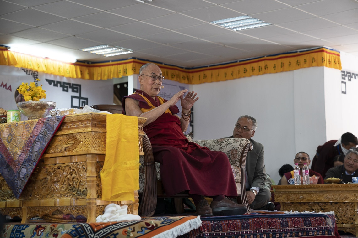 Su Santidad el Dalái Lama hablando a los estudiantes y al personal del Eliezer Joldan Memorial College en Leh, Ladakh, J&K, India, el 2 de agosto de 2018. Foto de Tenzin Choejor