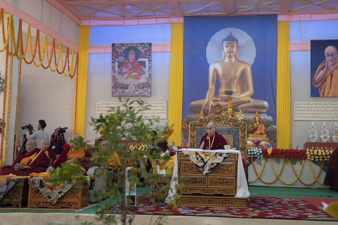 Su Santidad el Dalái Lama hablando en la Conferencia sobre la «Esencia de la Verdadera Elocuencia» de Tsongkhapa en Bodhgaya, Bihar, India, el 19 de diciembre de 2018. Foto de Lobsang Tsering