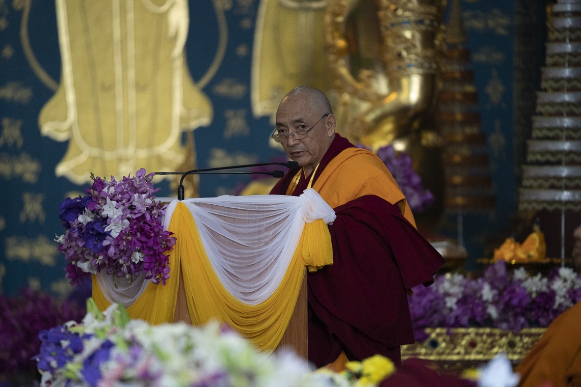 El profesor Geshé Ngawang Samten, Vicerrector del Instituto Central de Altos Estudios Tibetanos, pronuncia su discurso introductorio en el Seminario Internacional sobre el Tipitaka / Tripitaka en Watpa Buddhagaya en Bodhgaya, Bihar, India, el 22 de diciembre de 2018. Foto de Lobsang Tsering