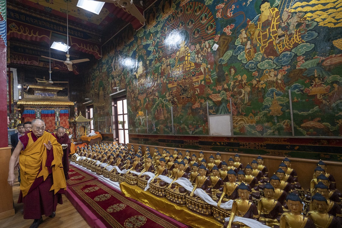 Su Santidad el Dalái Lama consagró estatuas de Buda recién preparadas en el Monasterio de Gaden Phelgyeling en Bodhgaya, Bihar, India, el 24 de diciembre de 2018. Foto de Lobsang Tsering
