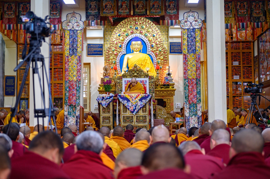 Una vista del interior del Templo Principal Tibetano en el primer día de las enseñanzas de Su Santidad el Dalái Lama en Dharamsala, HP, India, el 20 de febrero de 2019. Foto de Tenzin Choejor