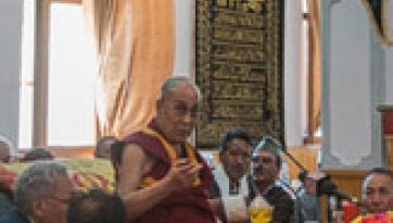 Visita a la escuela secundaria pública Islamia, a la asociación de monjas de Ladakh y a la mezquita Imam Bargah