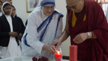 Su Santidad el Dalái Lama expresa su alegría por la santificación de la Madre Teresa