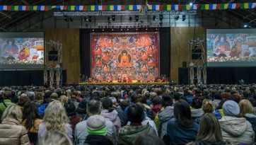 Su Santidad el Dalái Lama comienza a enseñar el «Comentario sobre el Compendio de la Cognición Válida» de Dignaga