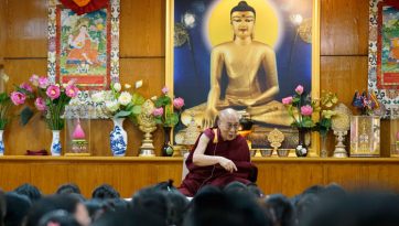 Su Santidad el Dalái Lama se dirige a las delegadas de la primera Conferencia de Empoderamiento de la Mujer Tibetana