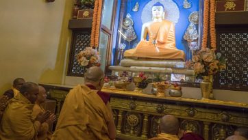  Su Santidad el Dalái Lama hace una peregrinación al Templo Mahabodhi