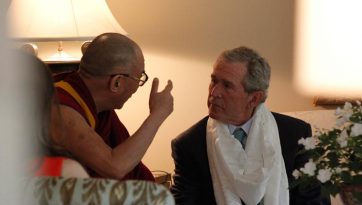 Su Santidad el Dalái Lama ofrece sus condolencias al Presidente Bush