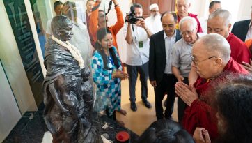 Nuestro mundo necesita las enseñanzas del Mahatma: Dalai Lama