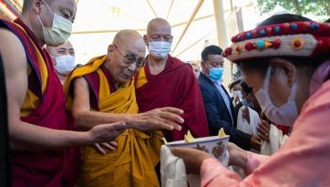 Ceremonia de ofrenda de larga vida en Dharamsala