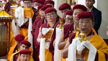 Ofrenda de oraciones de larga vida por la tradición Drukpa Kagyu.