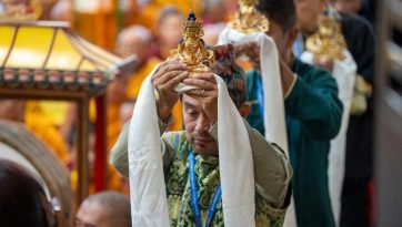 Oraciones de larga vida ofrecidas a Su Santidad el Dalái Lama