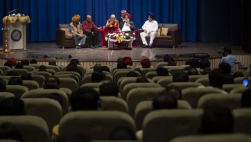 Charla sobre la compasión en la Facultad Guru Nanak