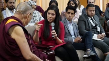 Su Santidad el Dalái Lama en conversaciones con líderes juveniles de zonas en conflicto