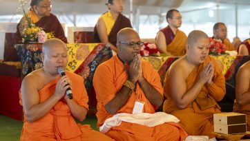 Primer día de enseñanzas en Bodhgaya