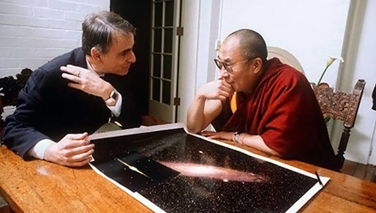 Su Santidad el Dalái Lama se reunió con Carl Sagan durante su visita a los Estados Unidos en 1991. (Foto de John Reis)