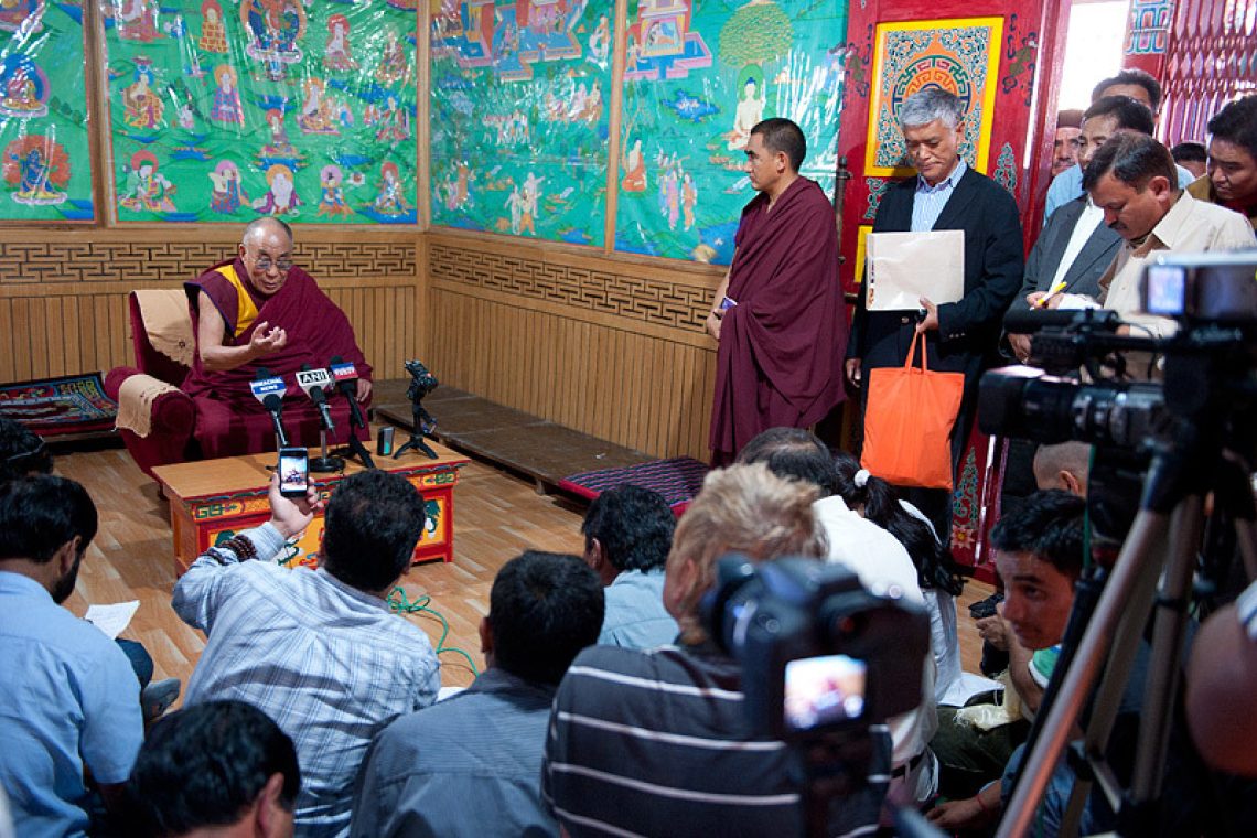 2010 08 22 07Meeting With Press Manali