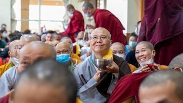 Ingreso al camino Medio de Chandrakirti y Autocomentario