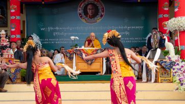 Ofrenda de larga vida y actuaciones culturales